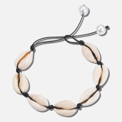 Grå armbånd med sølvfarvet musling