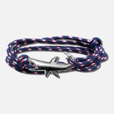 Gråt armbånd med guldfarvet musling